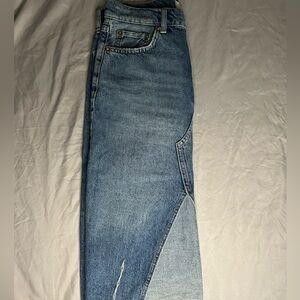 This beautiful skirt is a great piece to add to your wardrobe,